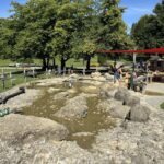 Spielbereich für Kinder mit Wasser -Oberstaufen Park